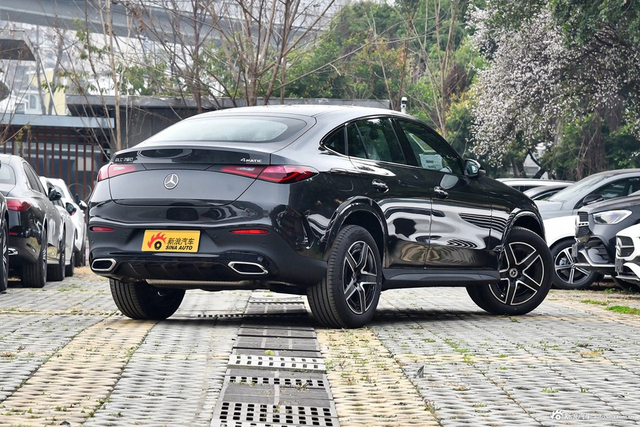 2024款奔驰GLC级轿跑 260 4MATIC 轿跑SUV
