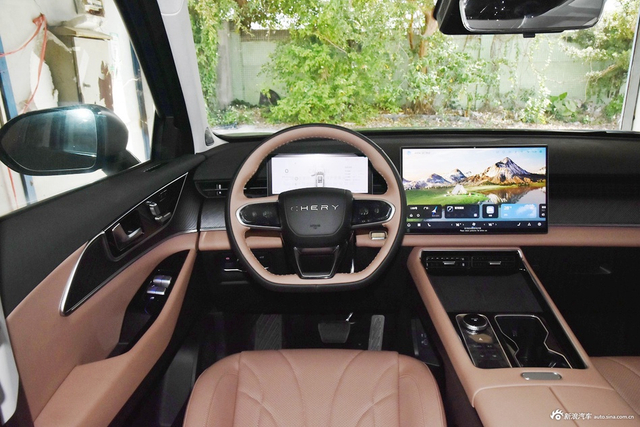 2024款瑞虎8 L 2.0T 两驱豪华版 7座