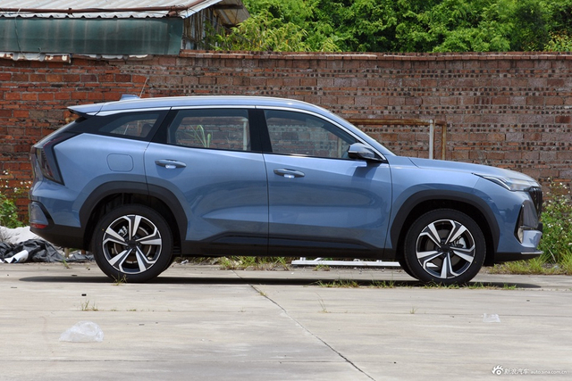 2025款博越L 第四代 1.5TD DCT 山河