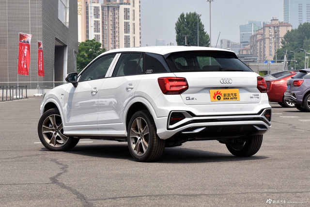 2025款奥迪Q2L 35 TFSI 时尚动感型