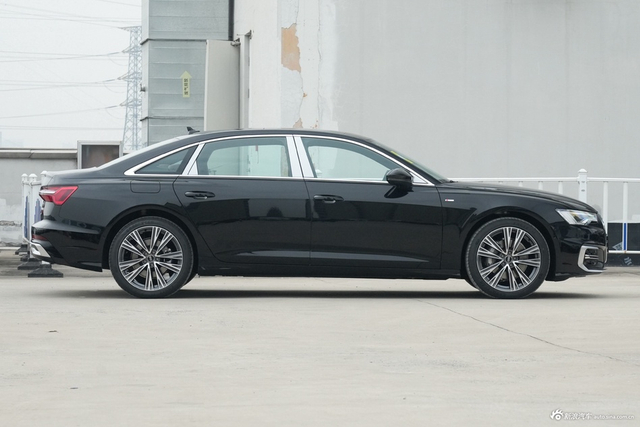 2026款奥迪A6L 45 TFSI 臻选动感型