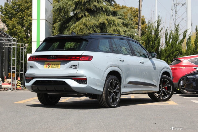 2024款奥迪Q6 45 TFSI quattro RS 套件竞速版 7座