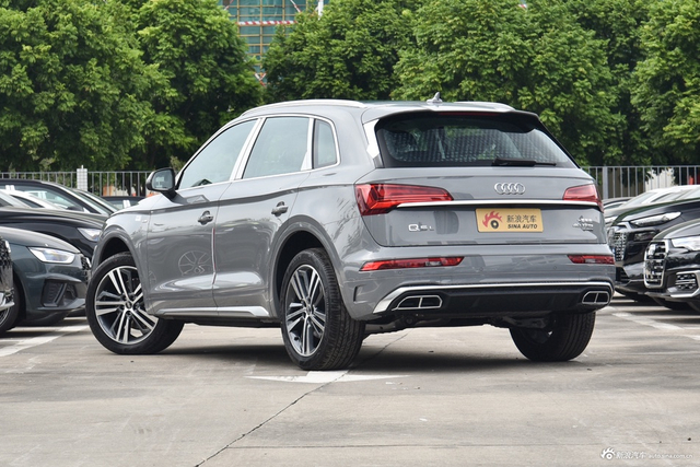 2026款奥迪Q5L 45周年典藏版 40 TFSI 时尚动感型