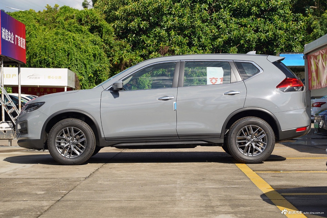 2025款奇骏荣誉2.0L 两驱领先版