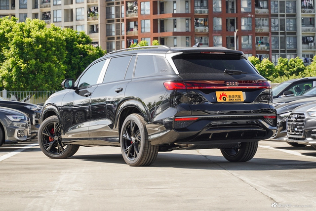 2024款奥迪Q6 45 TFSI quattro 黑武士版 6座