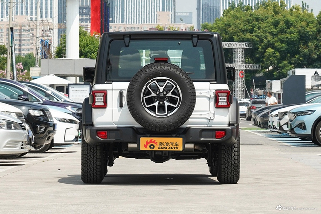 2024款牧马人 2.0T 罗宾汉四门版