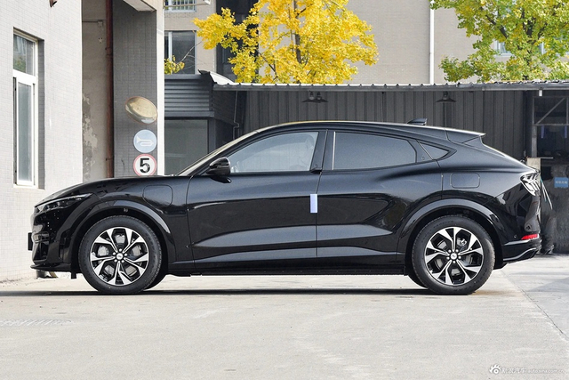 2024款福特电马风驰版(超长续航)