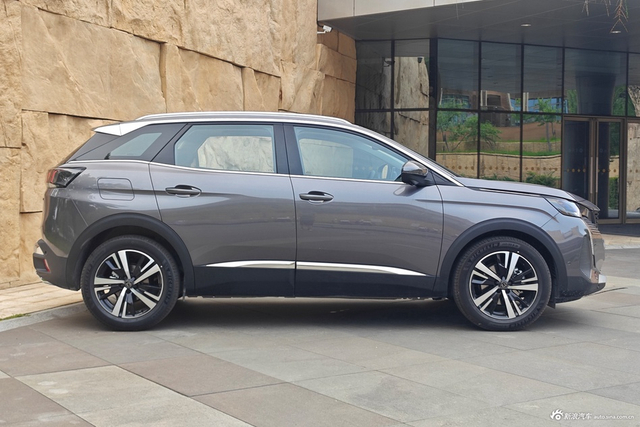 2023款标致4008 360THP 科技版