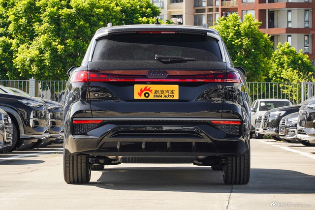 2024款奥迪Q6 45 TFSI quattro 黑武士版 6座