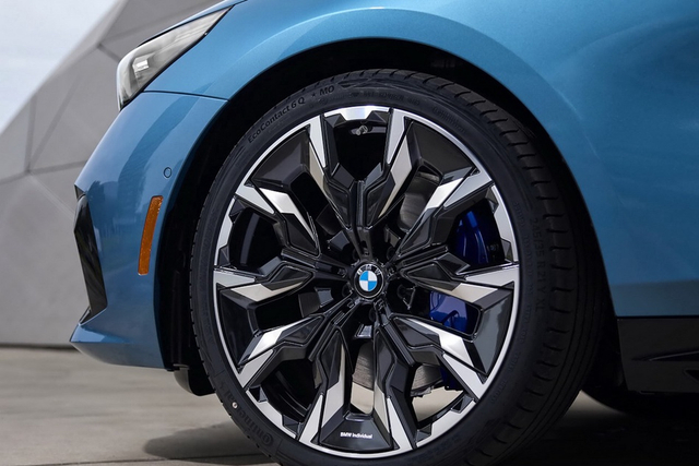 2025款宝马5系 540i xDrive Legacy Edition 海外版