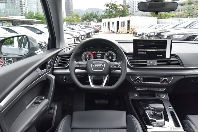 2026款奥迪Q5L 45周年典藏版 40 TFSI 时尚动感型