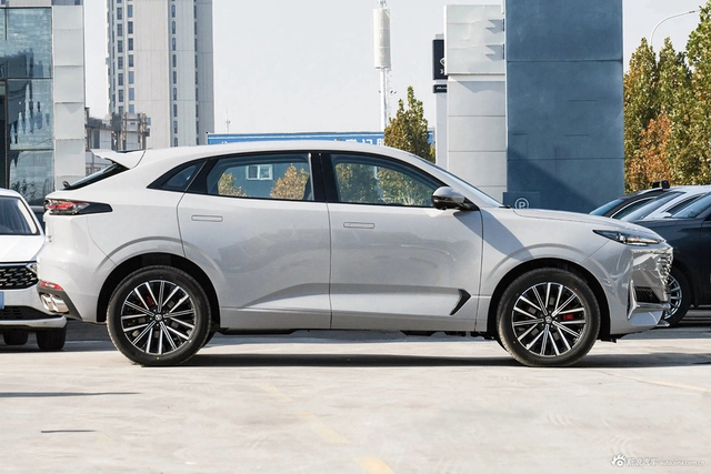 2024款长安UNI-K 2.0T 四驱悦享型