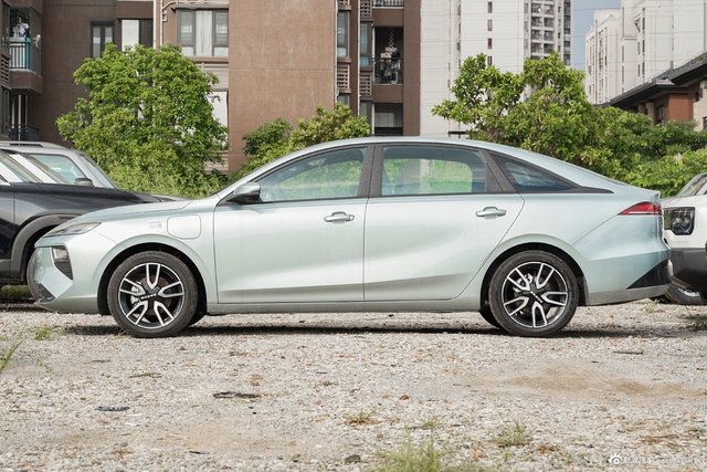 2025款荣威D6 450km 尊享版