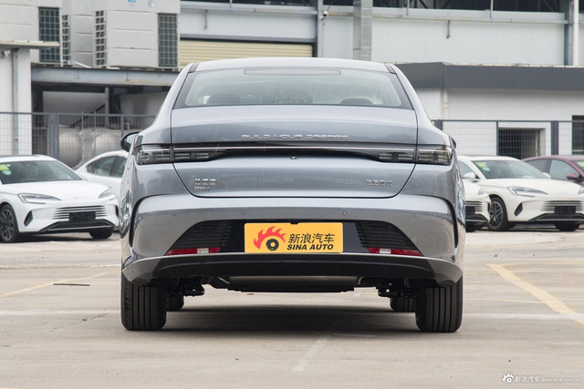 2024款驱逐舰05 荣耀版 DM-i 55KM 尊贵型