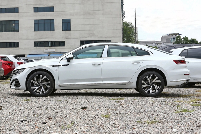 2024款一汽-大众CC 330TSI 炫目版