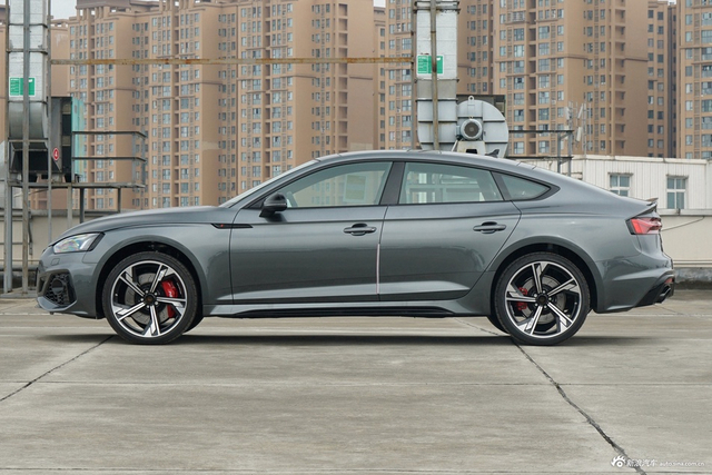2022款奥迪RS5 2.9T Sportback 黑曜版