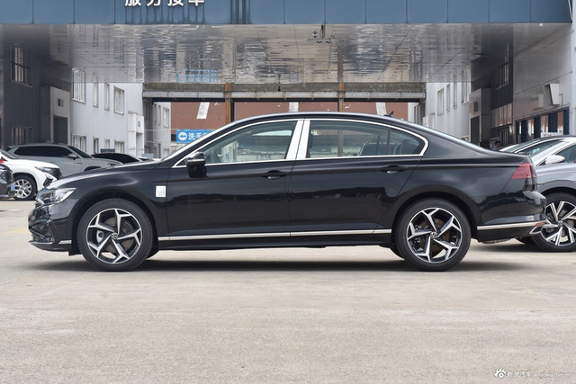 2025款迈腾 改款三 众享款 330TSI DSG豪华型