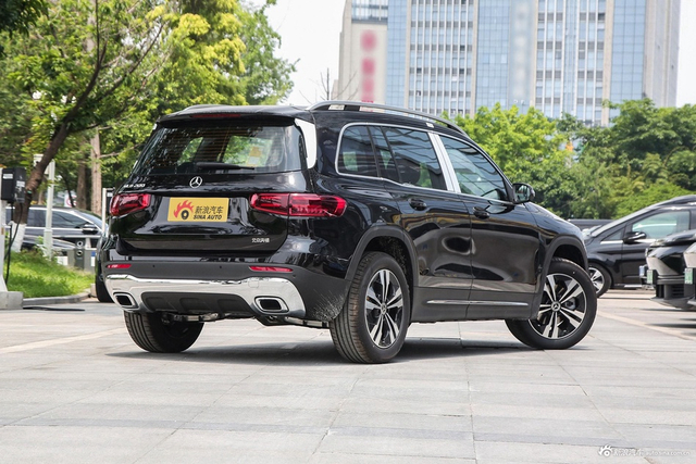 2024款奔驰GLB 改款 200 时尚型