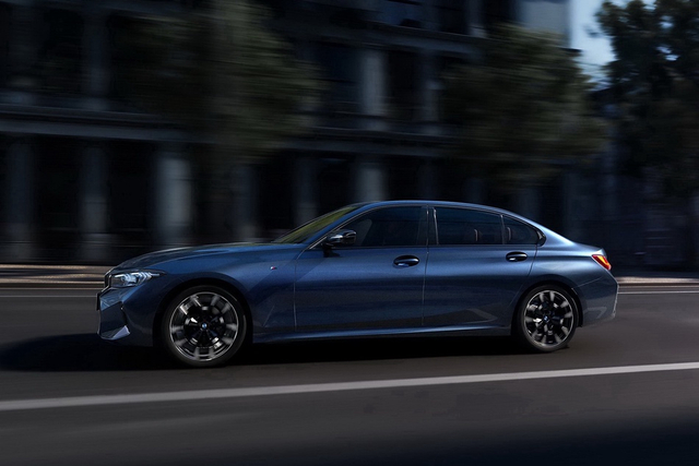 2025款宝马3系 330Li 尊享型 M运动曜夜套装 官图