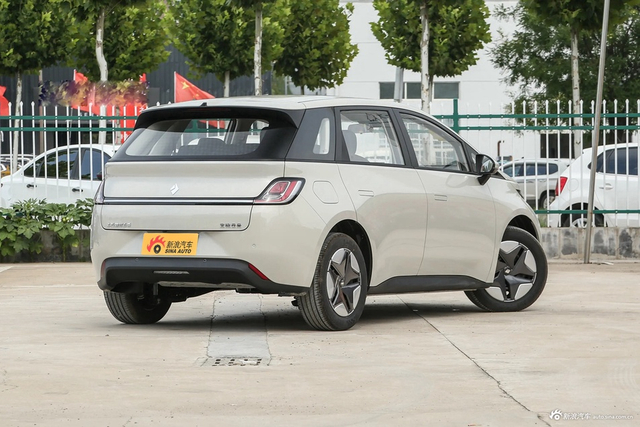 2023款宝骏云朵 360 Plus