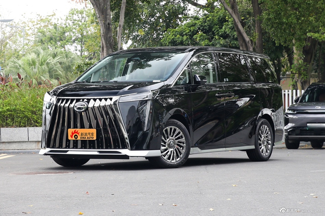 2026款传祺M8 HEV尊贵版
