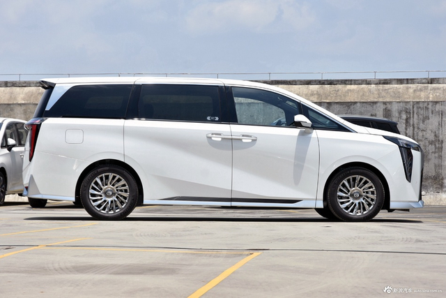 2024款传祺M8 宗师系列 400T 科技关爱版