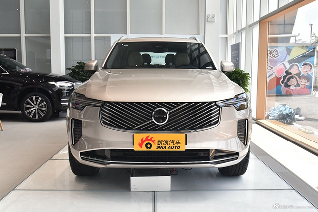 2025款沃尔沃XC90改款 B6 智远豪华版 6座