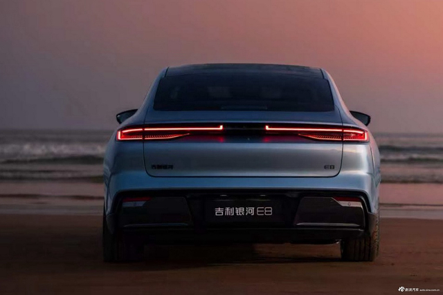 2025款银河E8 620km 四驱星舰激光雷达智驾版