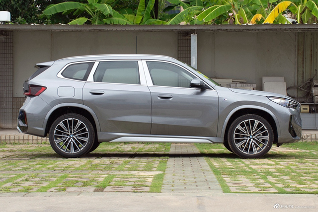 2024款宝马X1 xDrive25Li M运动套装