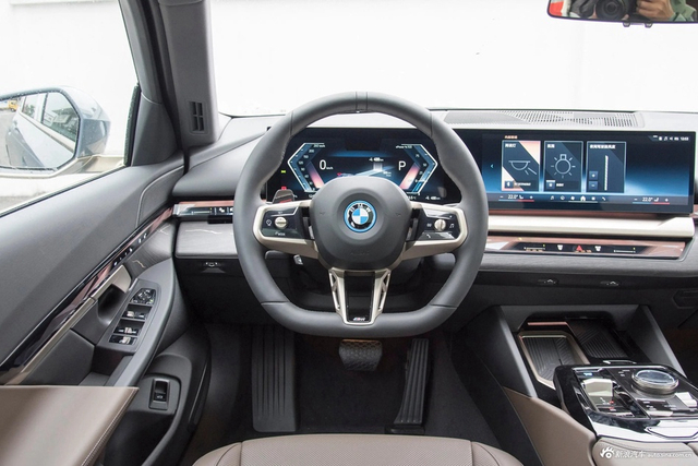 2024款宝马i5 eDrive 35L M运动套装