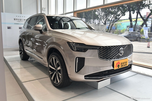 2025款沃尔沃XC90改款 B6 智远豪华版 6座
