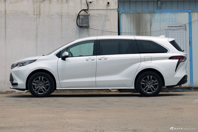 2027款赛那SIENNA 2.5L 双擎四驱舒适版