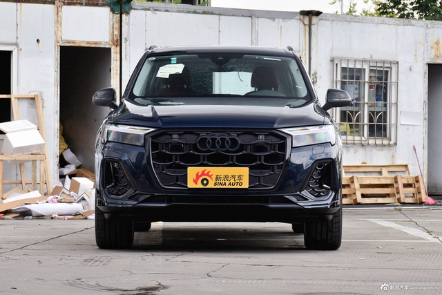2025款奥迪Q7 45 TFSI quattro S line黑武士型