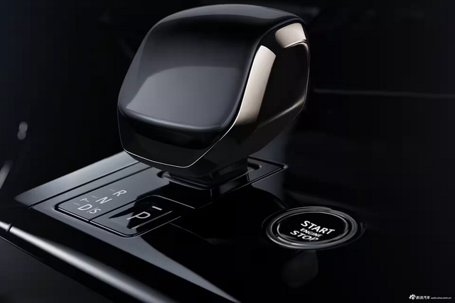 2024款揽胜运动版 4.4 V8 SV Edition One 官图