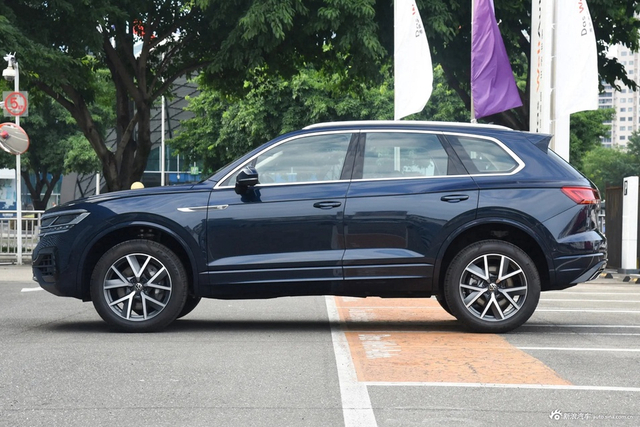 2023款途锐 3.0TSI 锐享版 经典运动套装