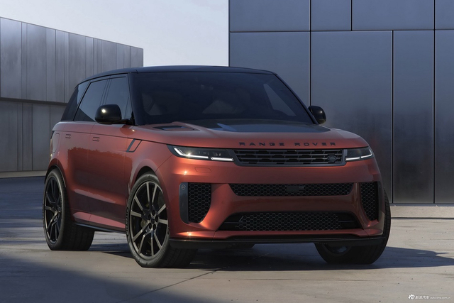 2025款揽胜运动 4.4 V8 SV Carbon 官图