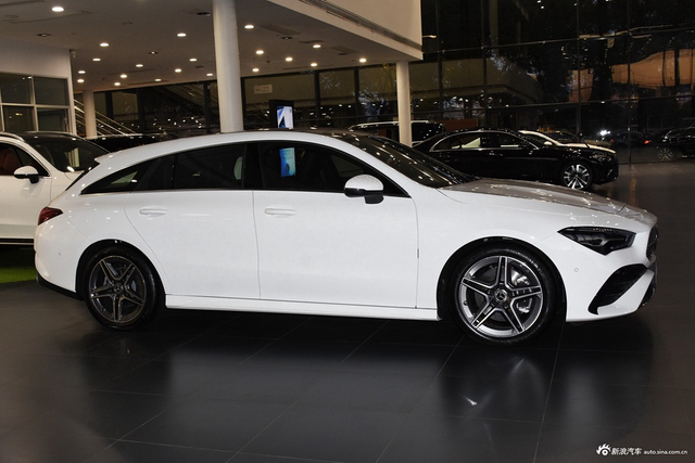 2024款奔驰CLA级 200 猎跑车