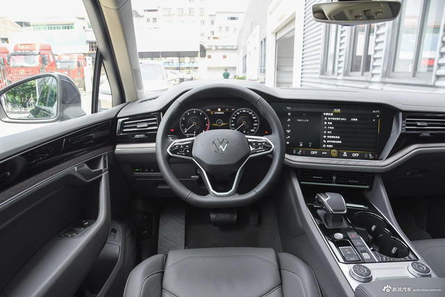 2023款途锐 3.0TSI 锐享版 经典运动套装