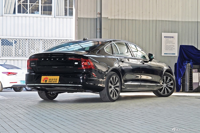 2022款沃尔沃S90混动 改款 T8 E驱混动 智逸豪华版