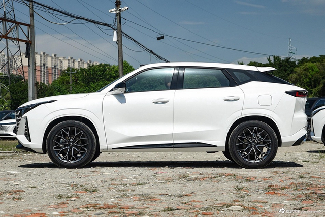 2025款长安UNI-Z 1.5T 豪华型