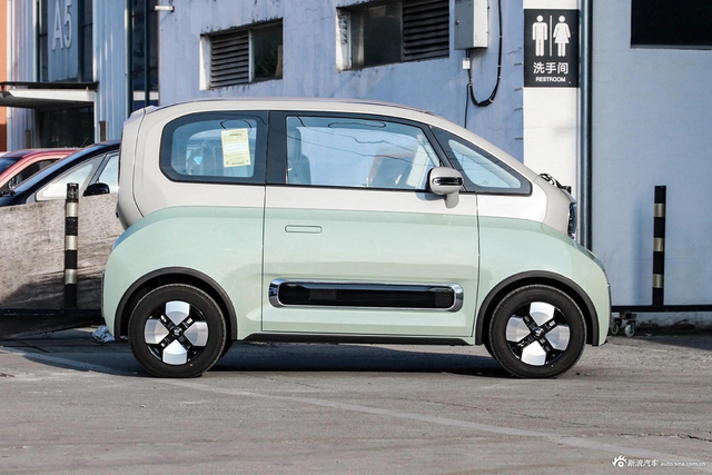 2023款宝骏KiWi EV 智潮版 三元锂