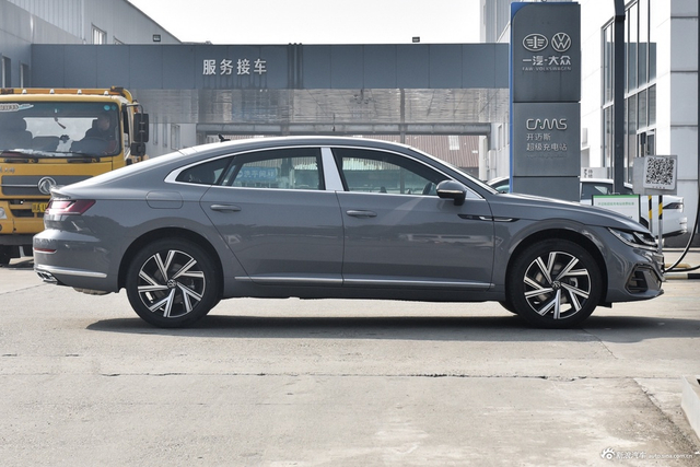 2026款一汽-大众CC 330TSI 炫目 3000万辆甄选款