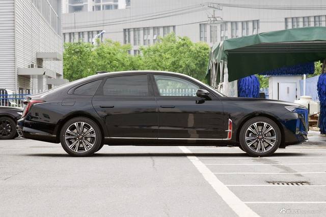 2024款红旗H9 2.0T 旗畅 私享风尚版