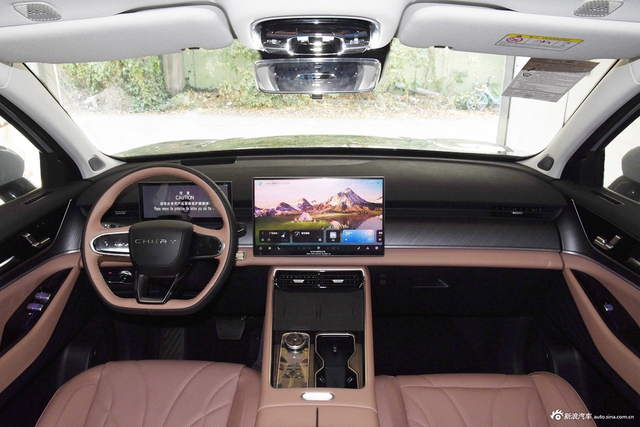 2024款瑞虎8 L 2.0T 两驱尊贵版 7座