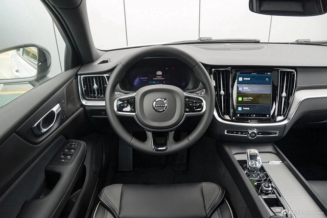 2024款沃尔沃S60 B5 智雅运动版