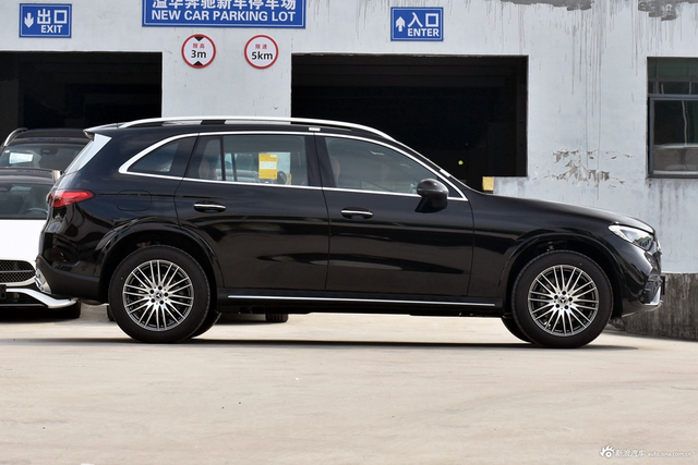2025款奔驰GLC改款 300 L 4MATIC 动感型 7座