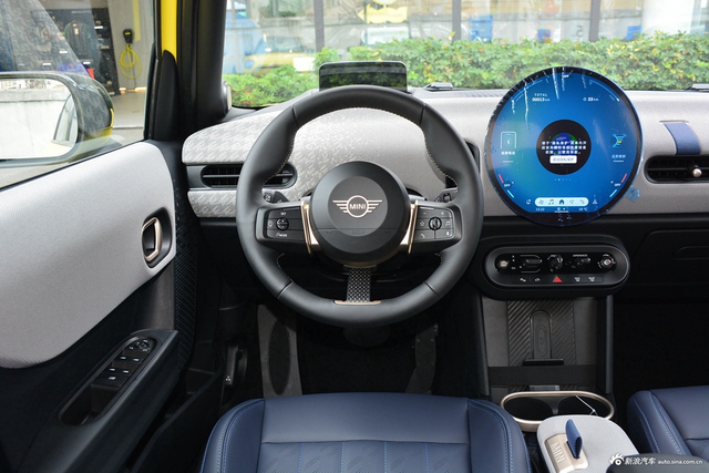 2025款MINI 2.0T COOPER S 艺术家 五门版