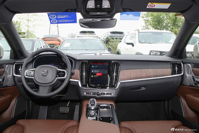 2025款沃尔沃S90 B5 智雅豪华版