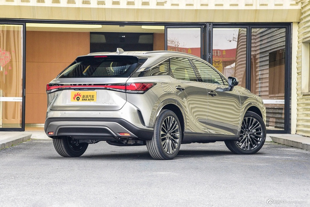 2023款雷克萨斯RX混动 450h+ 四驱畅享版