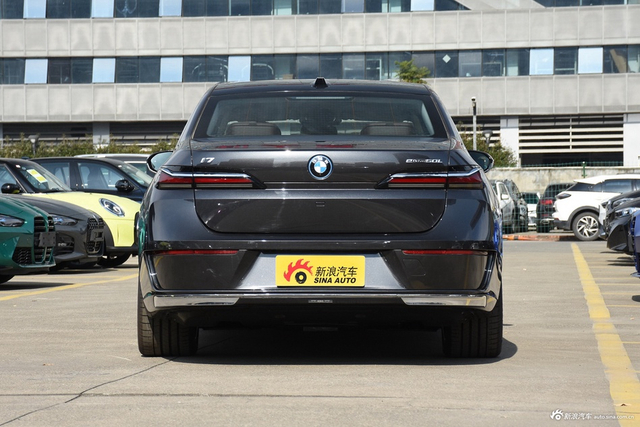 2023款宝马i7 eDrive50L 领先豪华套装